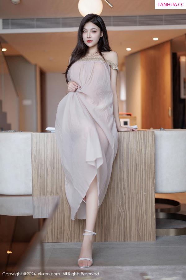   [XiuRen]高清写真图 2024.11.11 No.9426 初梦瑶 美腿性感第17张图片